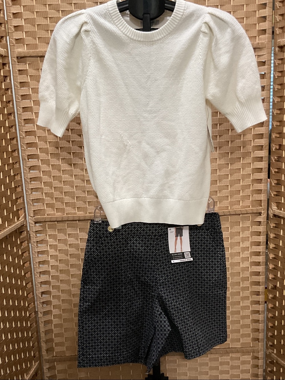 Women’s Nine West Puffed Sleeve Top (XS) Rafaella Bermuda Shorts (4) Outfit